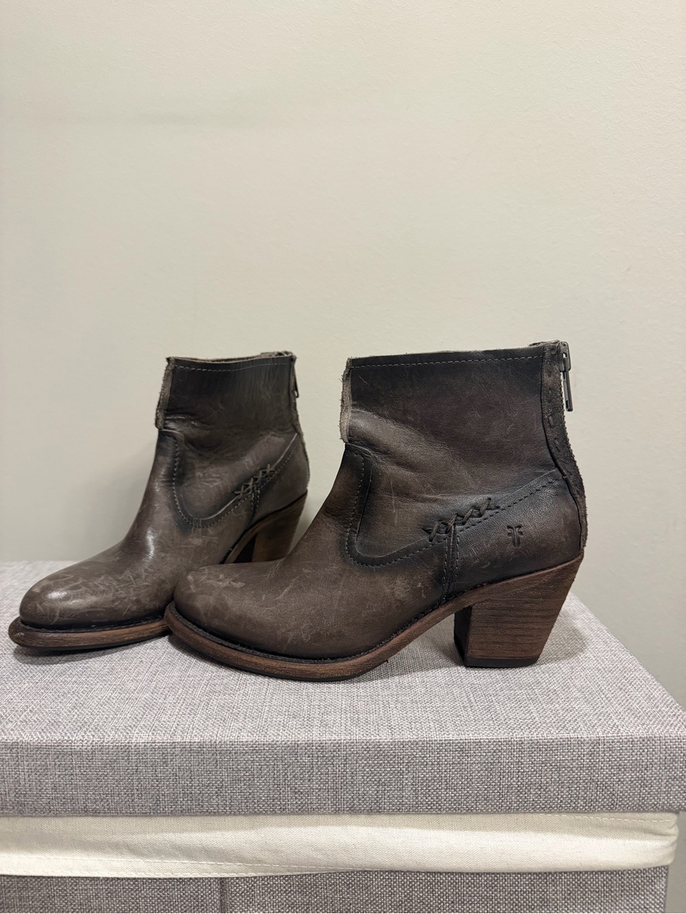 Frye Leslie Artisa, Smoke 7.5